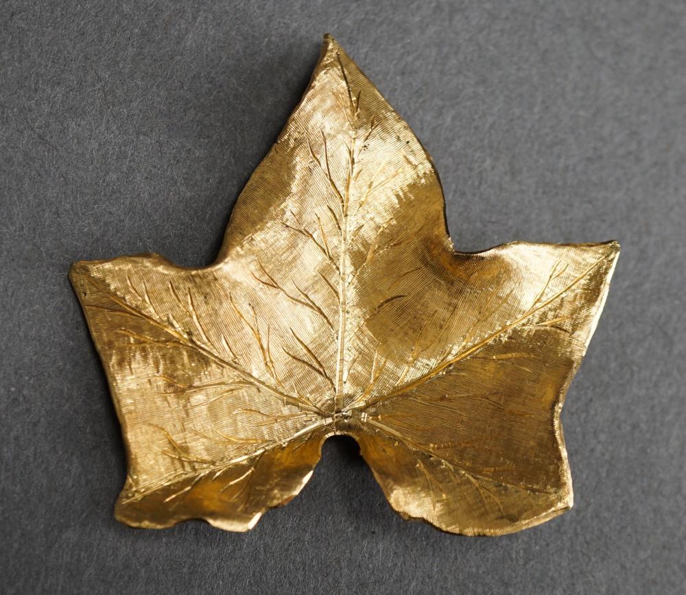 18 KARAT YELLOW GOLD MAPLE LEAF  2e5193