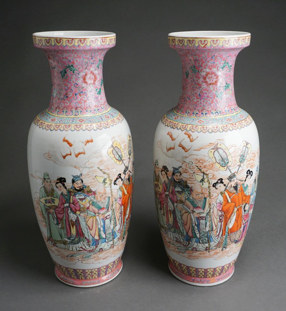 PAIR OF CHINESE FAMILLE ROSE PORCELAIN 2e5255