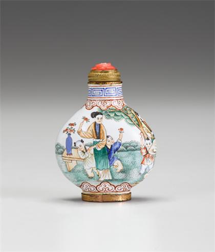 Chinese enamel snuff bottle   