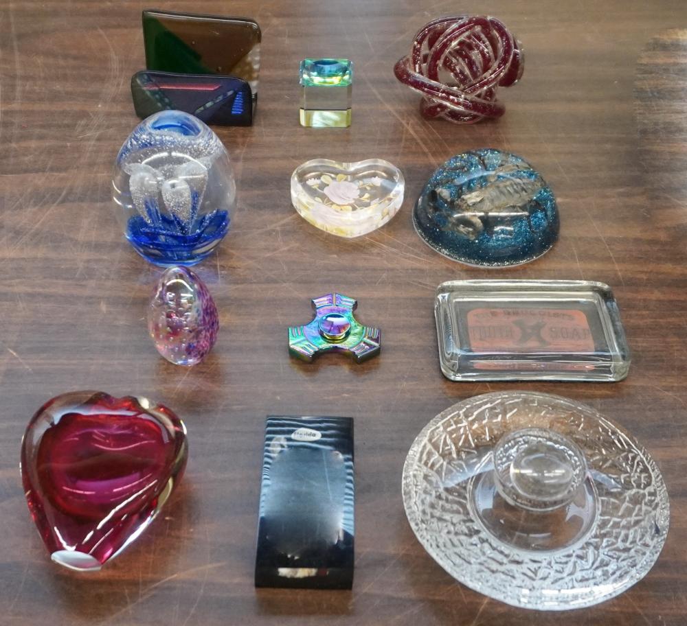 GROUP OF GLASS PAPERWEIGHTS AND 2e5326