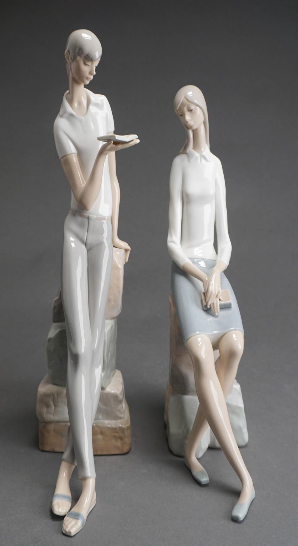 PAIR OF LLADRO PORCELAIN FIGURAL 2e5370