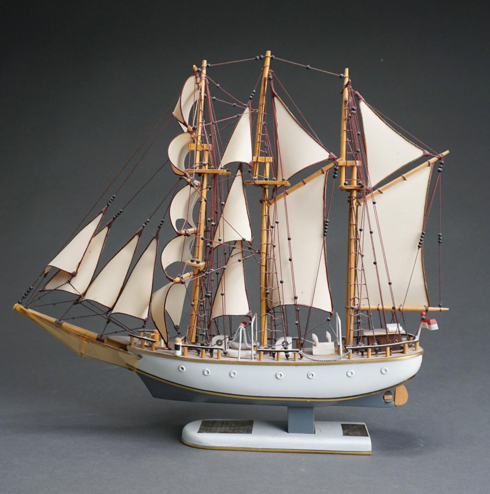 WOOD MODEL SHIP OF THE KRI DEWARUCI 2e536d