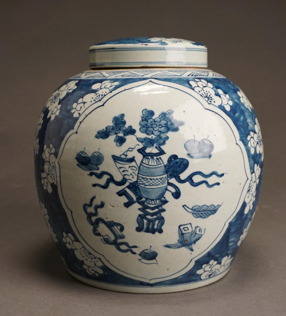 CHINESE BLUE WHITE DECORATED 2e543f
