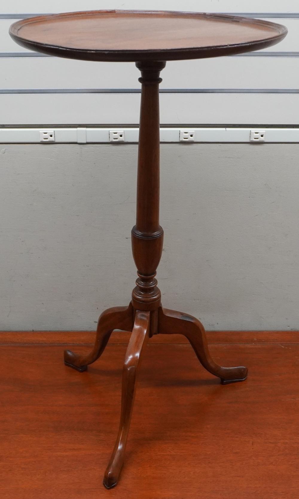 FEDERAL MAHOGANY CANDLESTAND 29