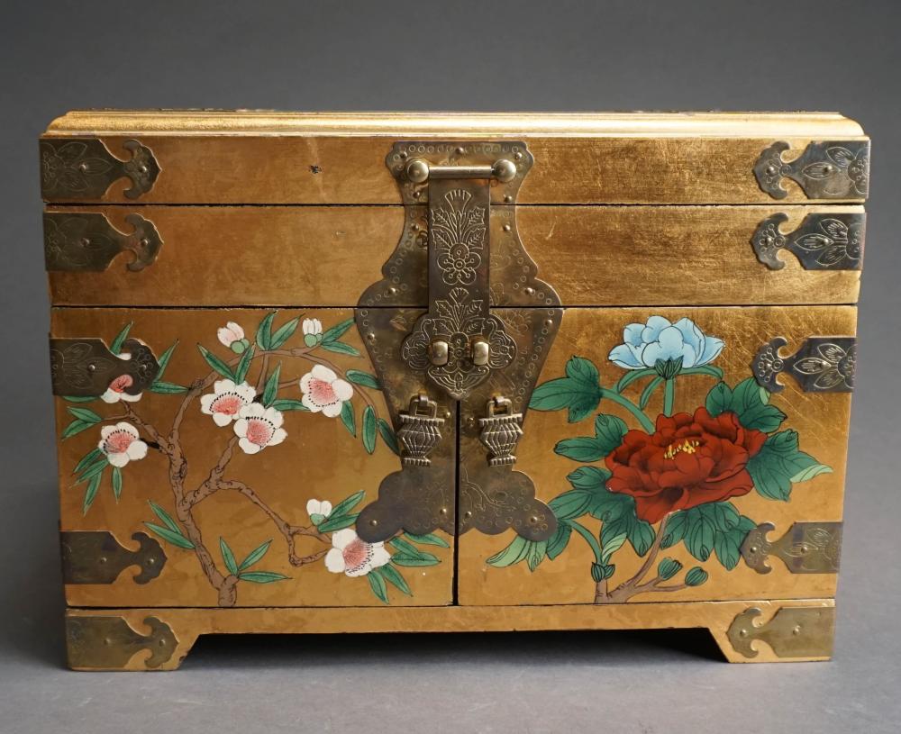 CHINESE POLYCHROME DECORATED GOLD LACQUERED