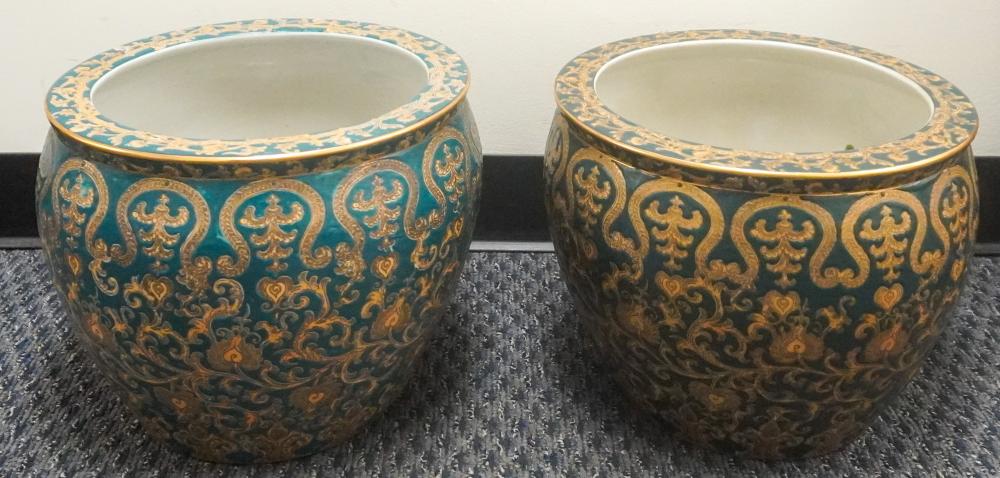 PAIR CHINESE ENAMEL DECORATED PORCELAIN 2e5524