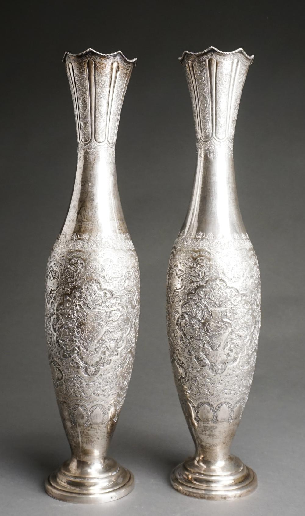 PAIR OF PERSIAN FLOWERING URN AND 2e55ae