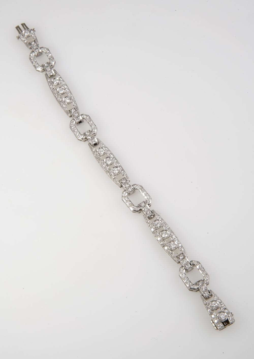 PLATINUM AND DIAMOND BRACELET  2e55e8