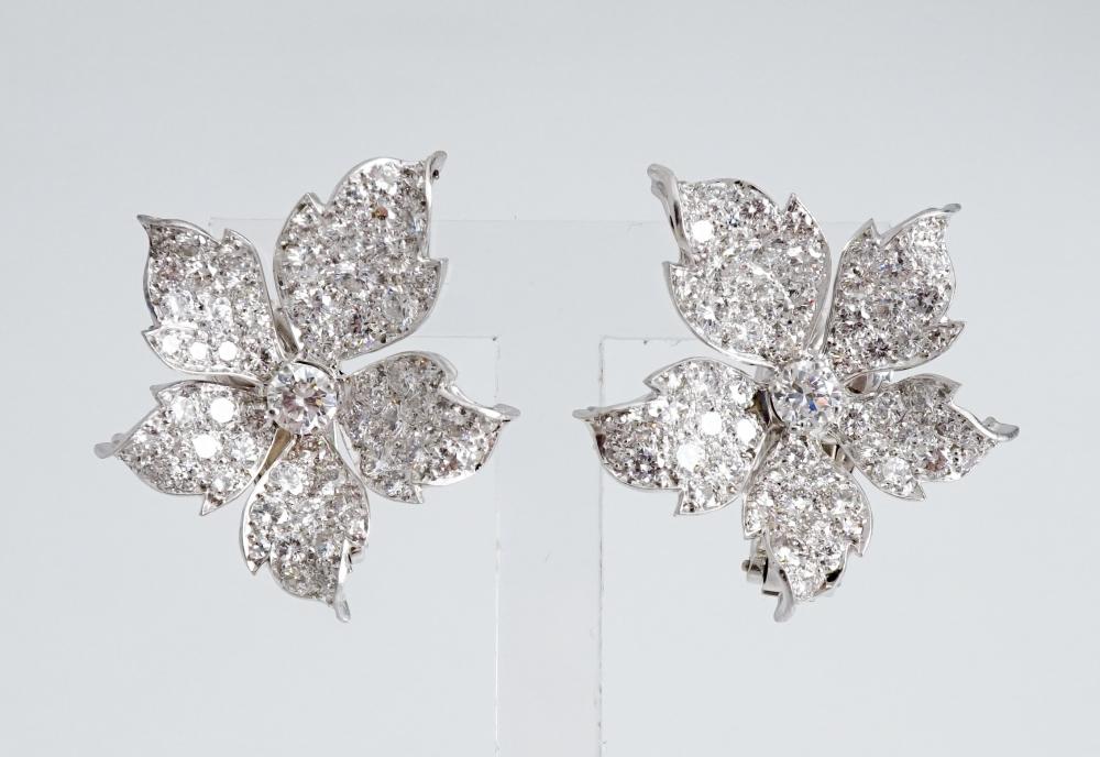 PAIR OF VAN CLEEF ARPELS PLATINUM 2e55f0