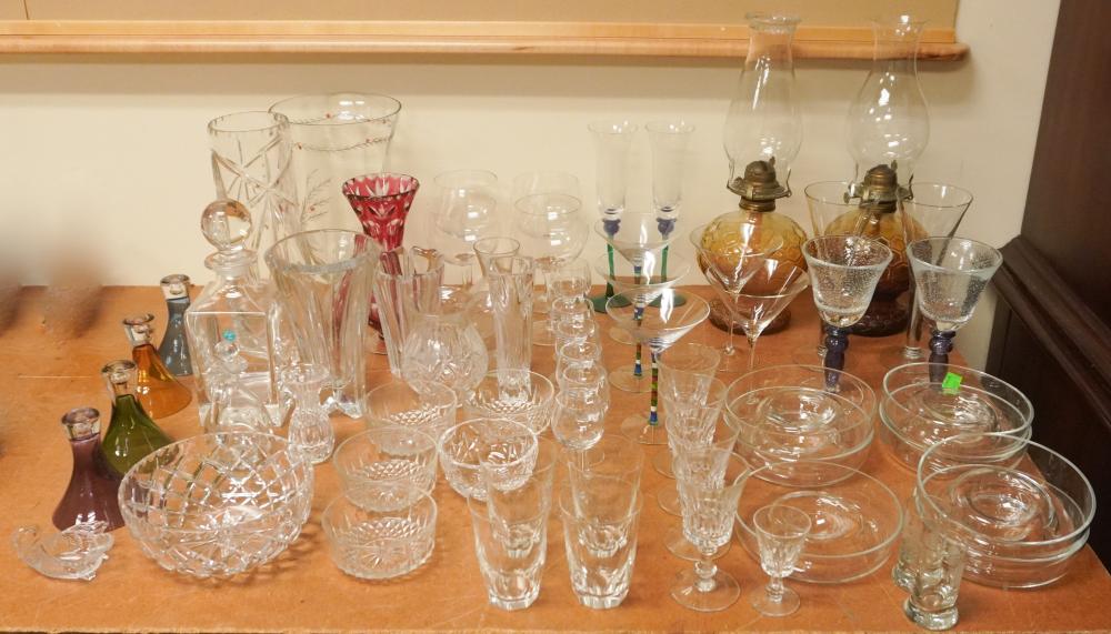 COLLECTION OF CRYSTAL AND GLASS 2e5675