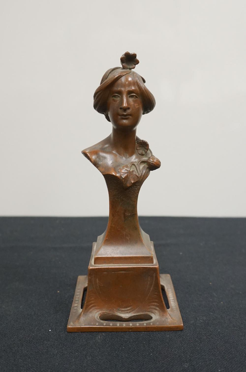 ART NOUVEAU STYLE BRONZE FIGURE 2e57c7