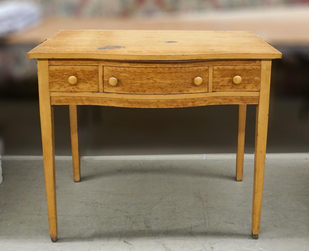 BIRD S EYE MAPLE DRESSING TABLE 2e591b