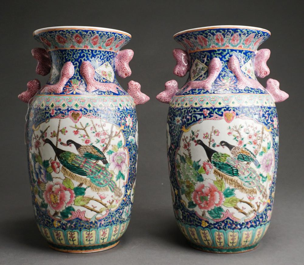 PAIR CHINESE FAMILLE ROSE BALUSTER 2e5955