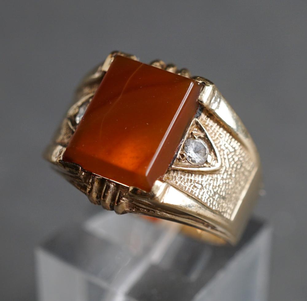 10 KARAT YELLOW GOLD AND CARNELIAN 2e5a23