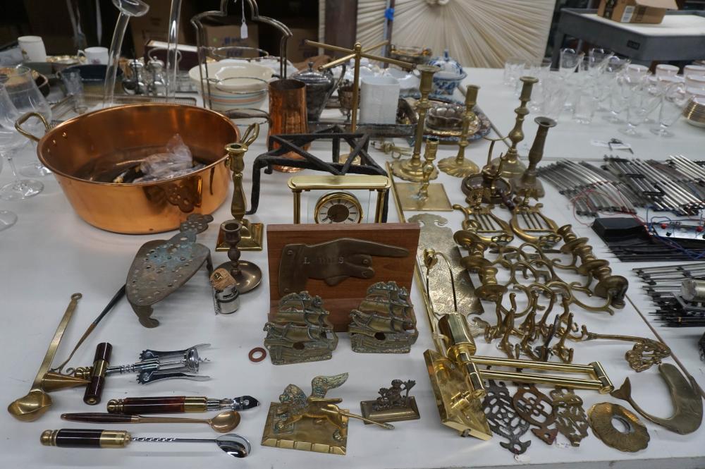 GROUP OF BRASS AND AND OTHER METALWARE 2e5ae3