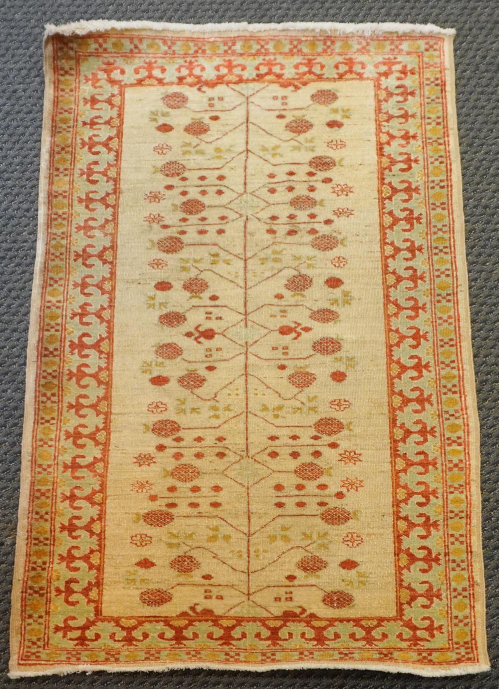 TURKISH SCATTER RUG 5 FT 3 IN X 2e5b5c