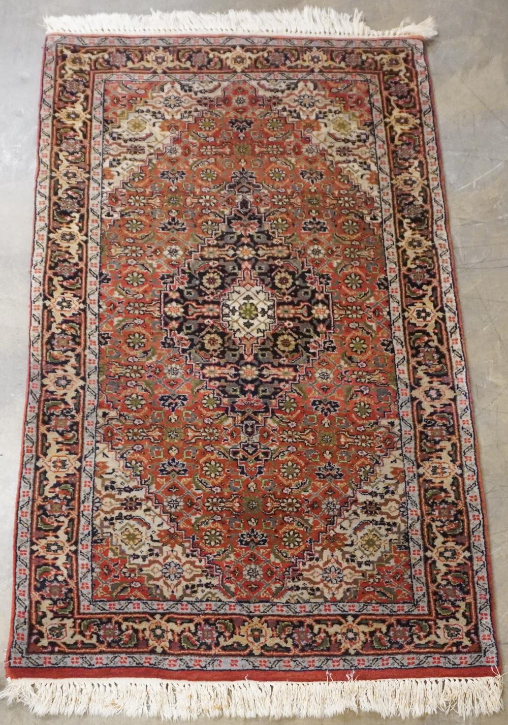 INDO TABRIZ RUG 5 FT 4 IN X 3 2e5bbb