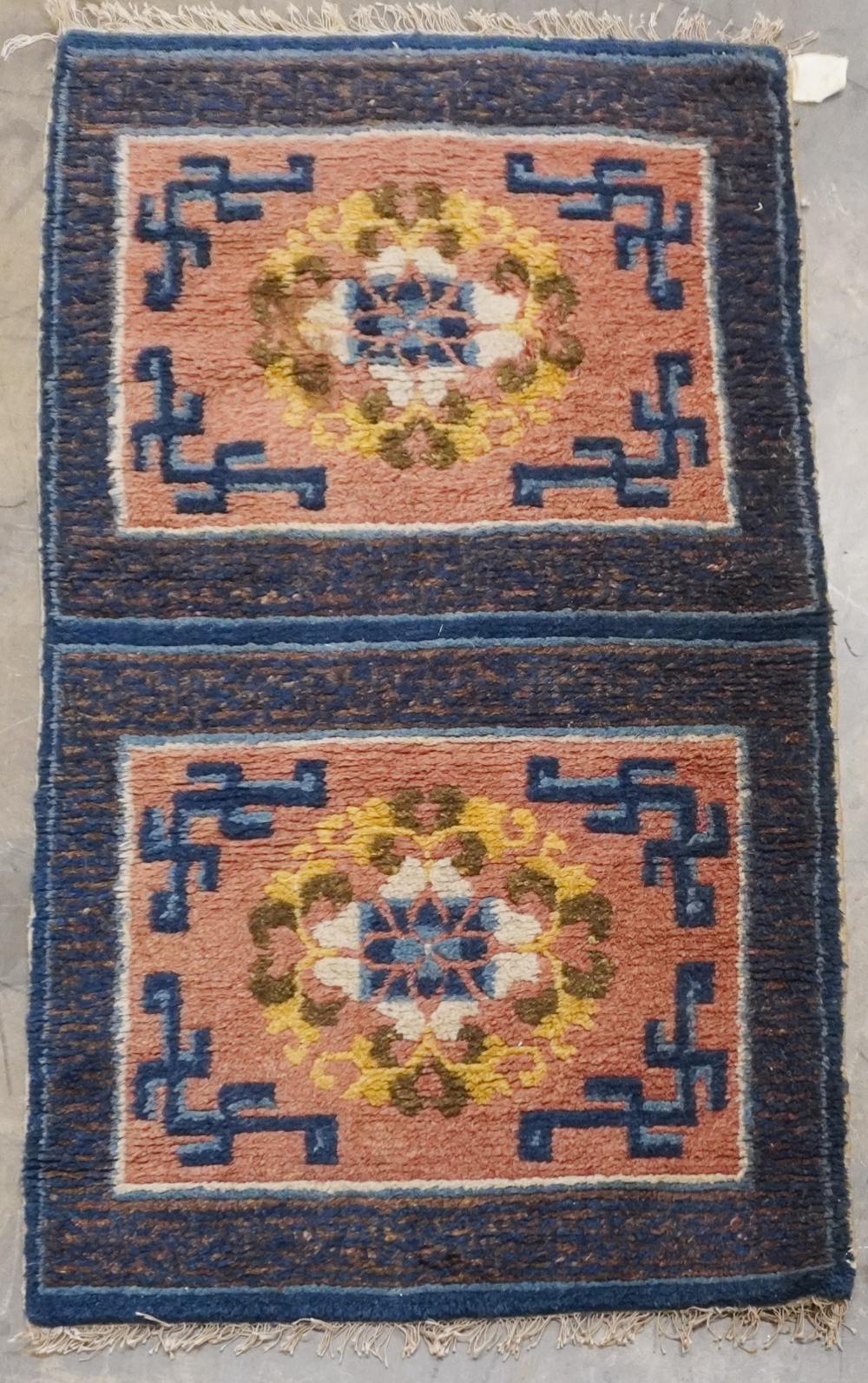 CHINESE RUG 4 FT 11 IN X 2 FT 2e5bf0