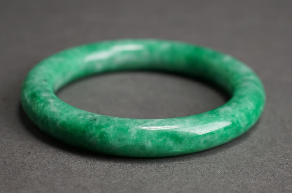 MOTTLED GREEN JADE BANGLE BRACELET 2e5cc5