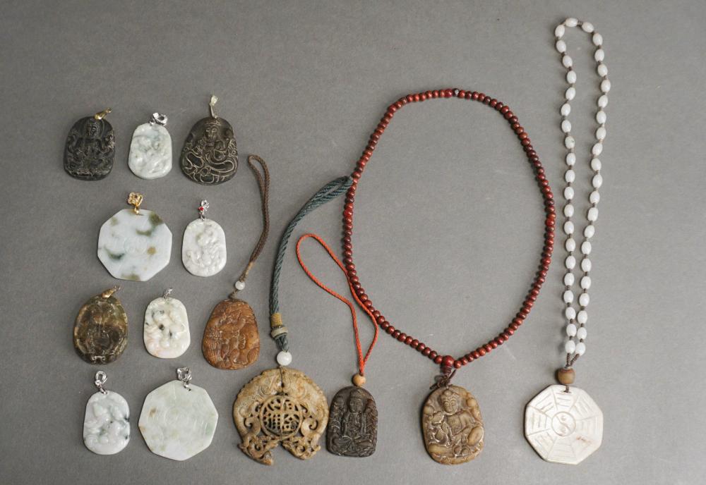 COLLECTION OF CHINESE STONE PENDANT 2e5cdd