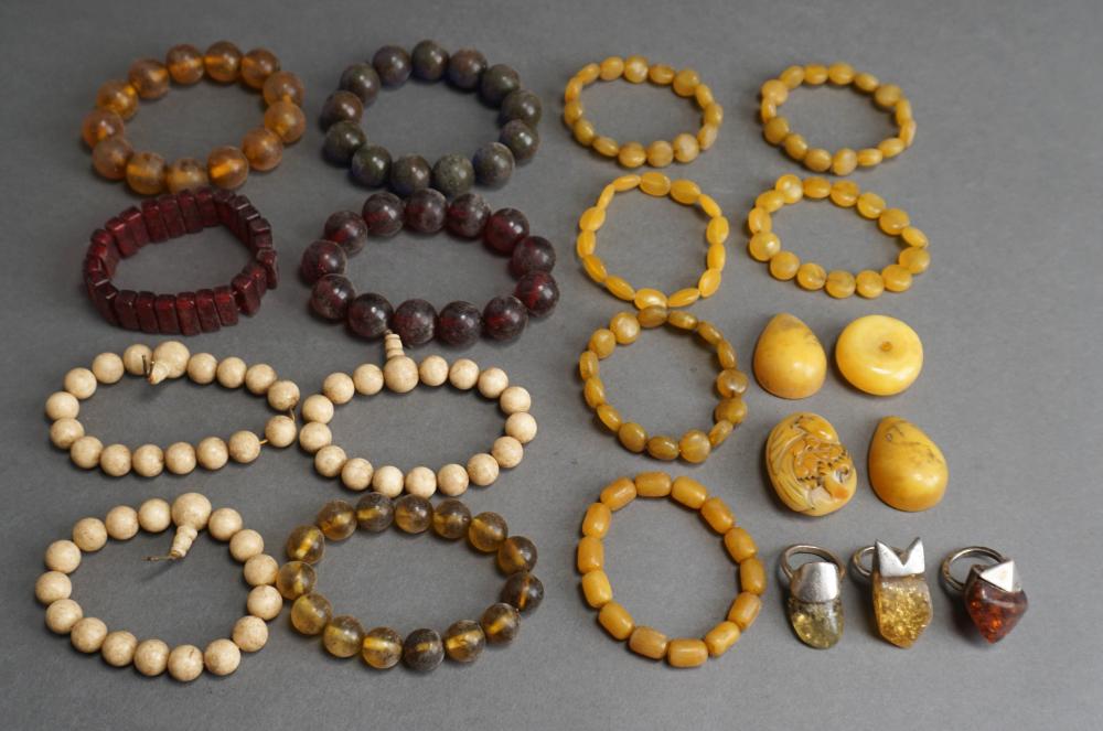 COLLECTION OF CHINESE STONE BEADED 2e5ce2
