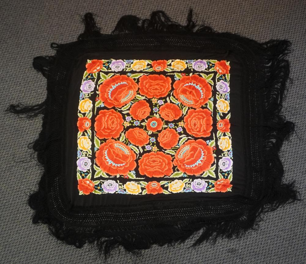 FLORAL EMBROIDERED BLACK SHAWLFloral 2e5d40