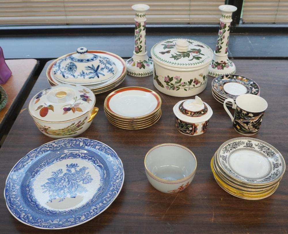 COLLECTION OF ASSORTED PORCELAIN 2e5d92