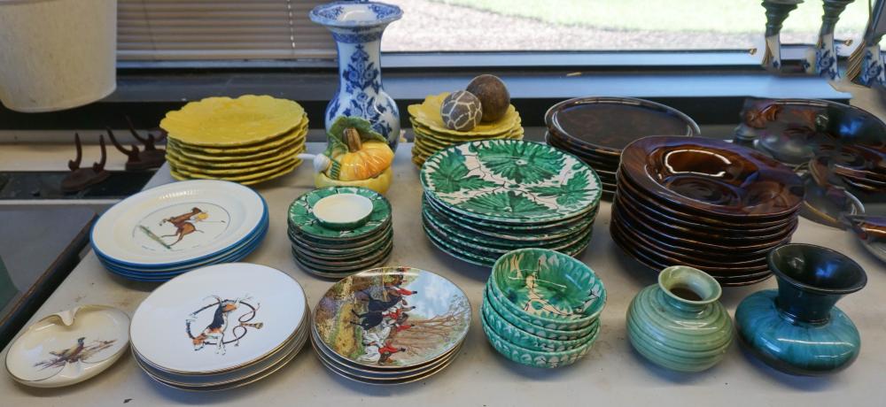 COLLECTION OF ASSORTED STONEWARE  2e5db0