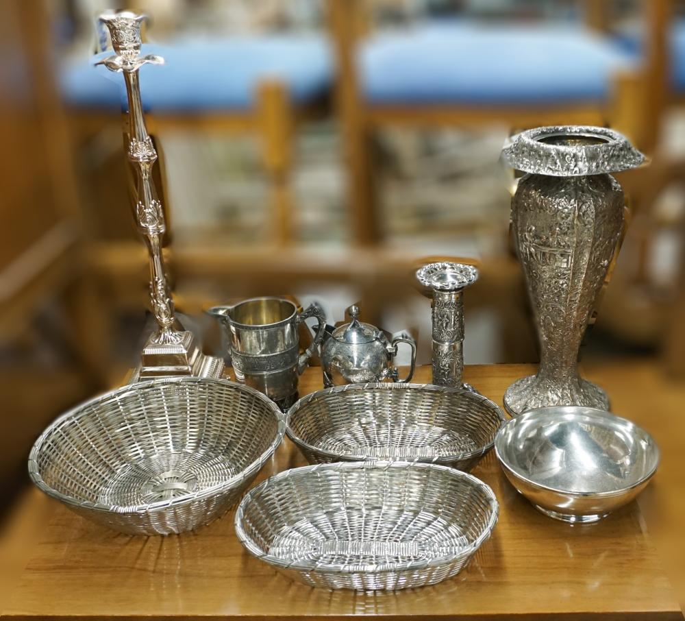 COLLECTION OF SILVERPLATE TABLE