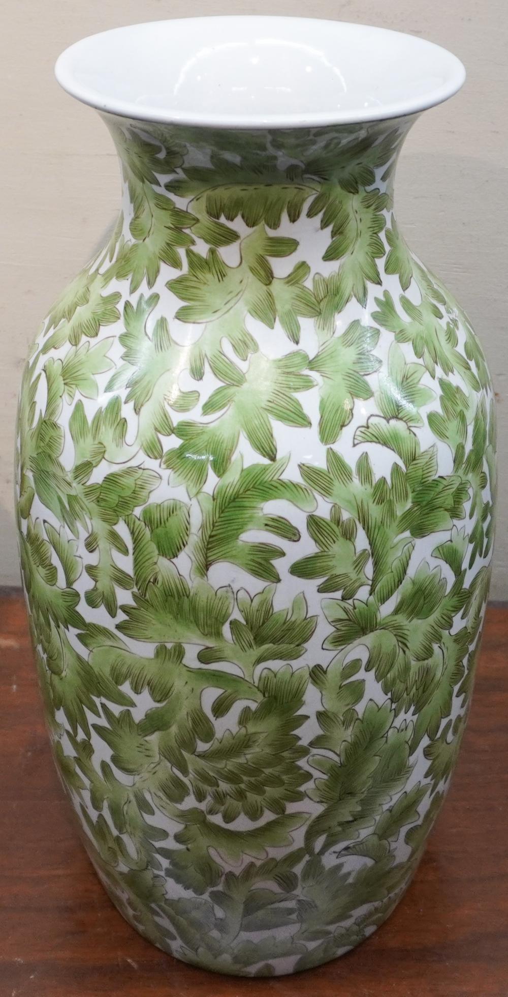 CHINESE GREEN PAINTED PORCELAIN