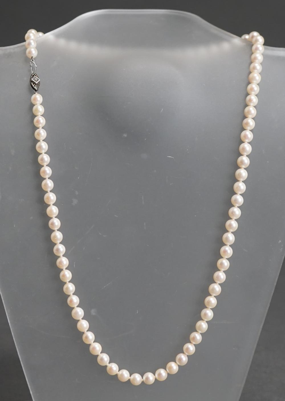 SILVER AND PEARL SINGLE STRAND 2e5ec2