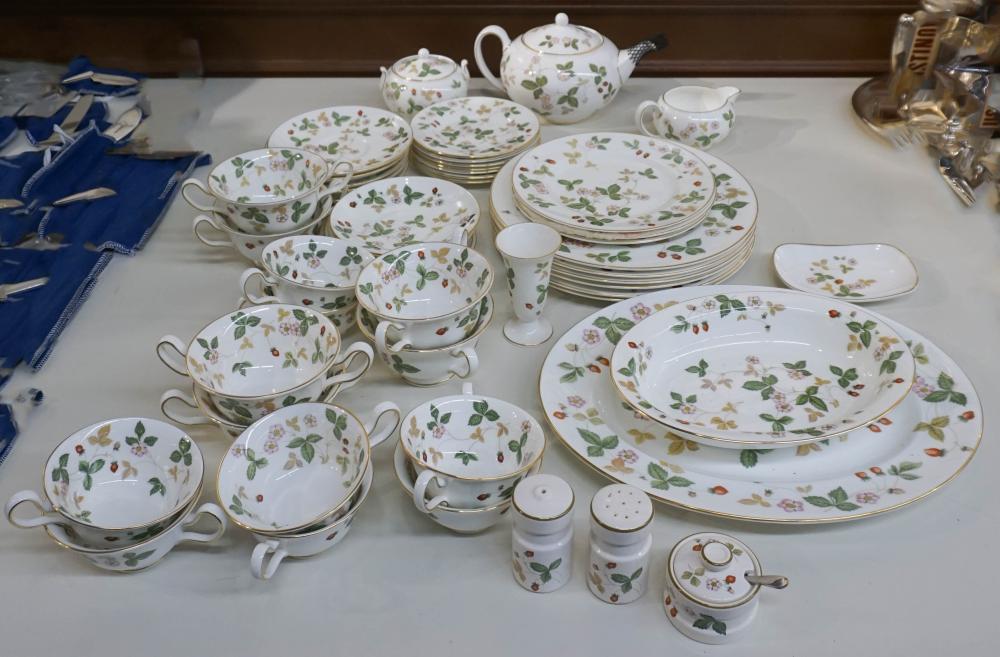 WEDGWOOD WILD STRAWBERRY PORCELAIN 2e5f42