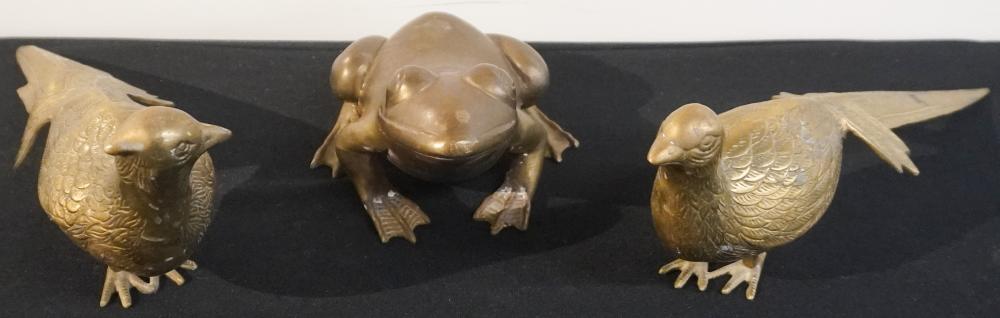 BRONZE FIGURE OF FROG AND PAIR 2e6058