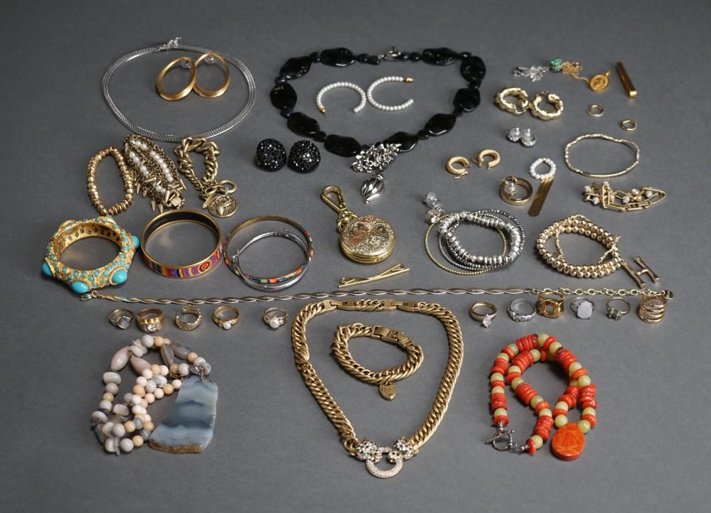 COLLECTION OF COSTUME JEWELRYCollection 2e6169