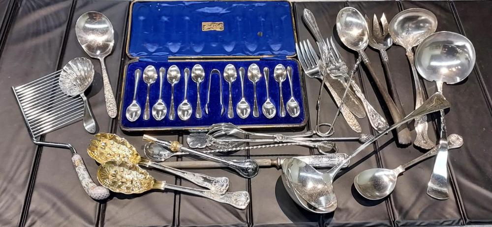 COLLECTION OF ASSORTED SILVERPLATE 2e61db