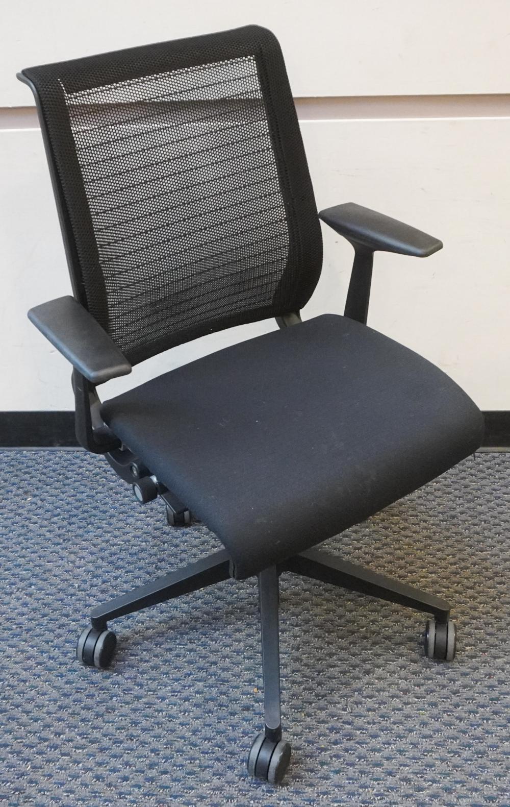 STEELCASE PNEUMATIC OFFICE CHAIRSteelcase
