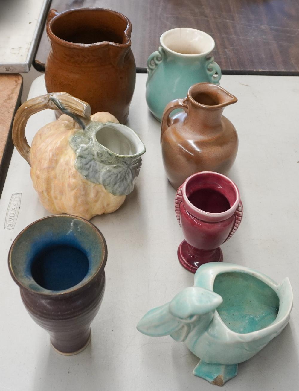 GROUP OF ASSORTED CERAMIC AND POTTERY 2e6250