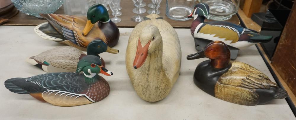 FIVE DUCK DECOYS AND SWAN DECOYFive 2e6267