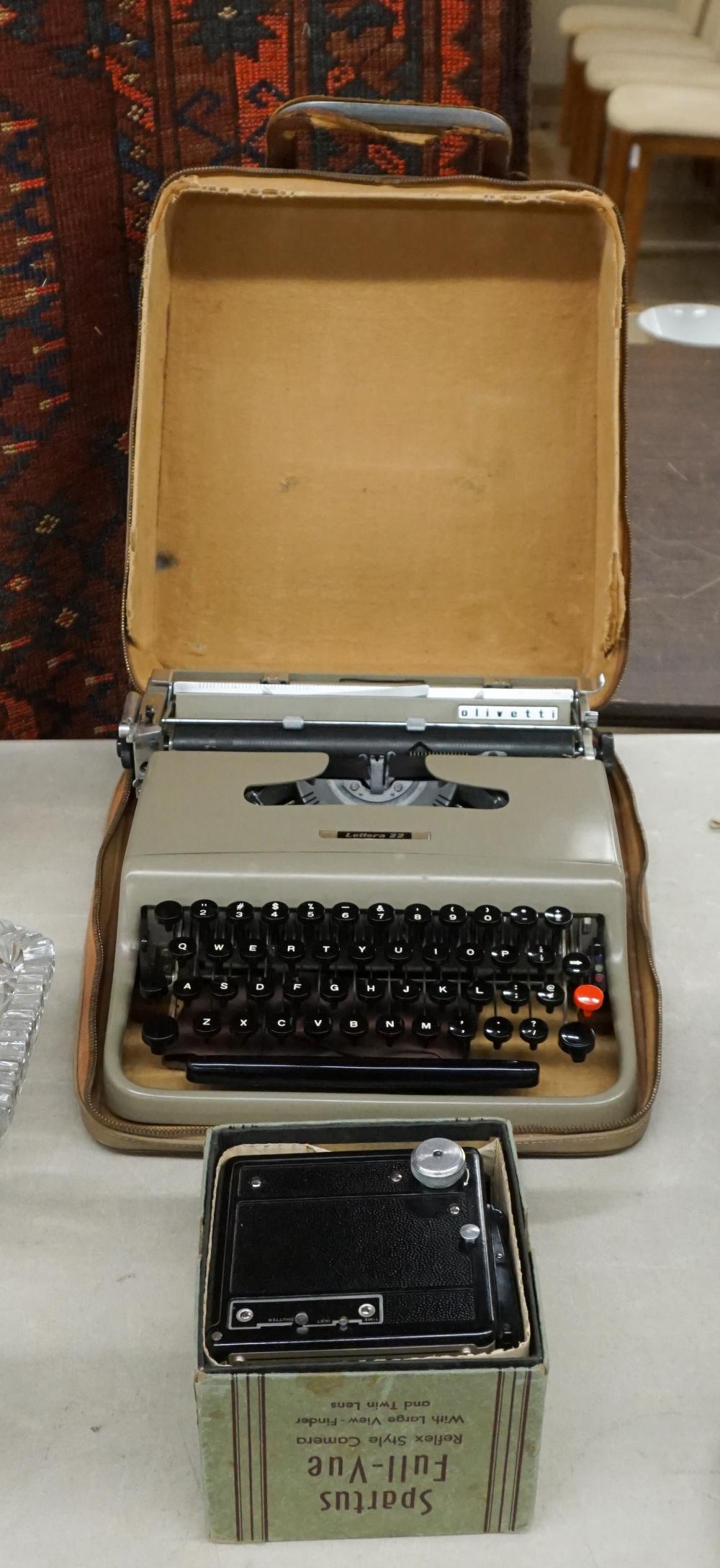 OLIVETTI LETTERA 22 PORTABLE TYPEWRITER