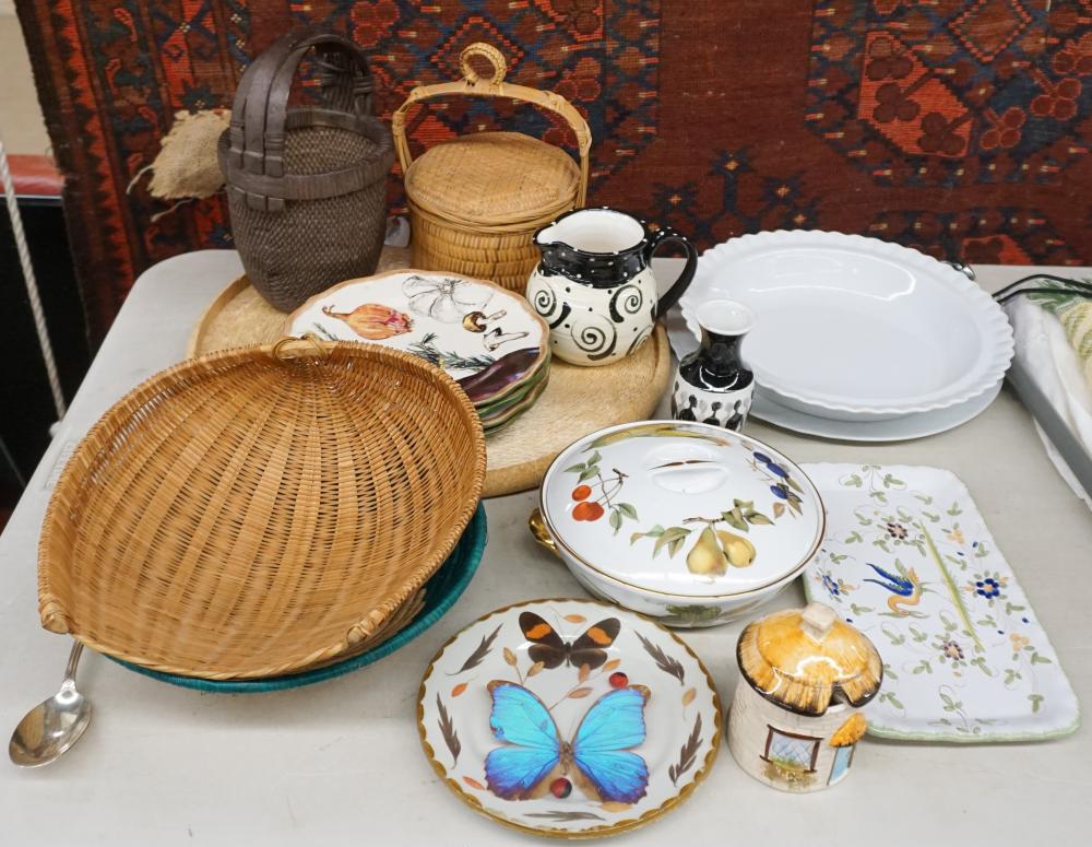 COLLECTION OF EVESHAM PATTERN PORCELAIN