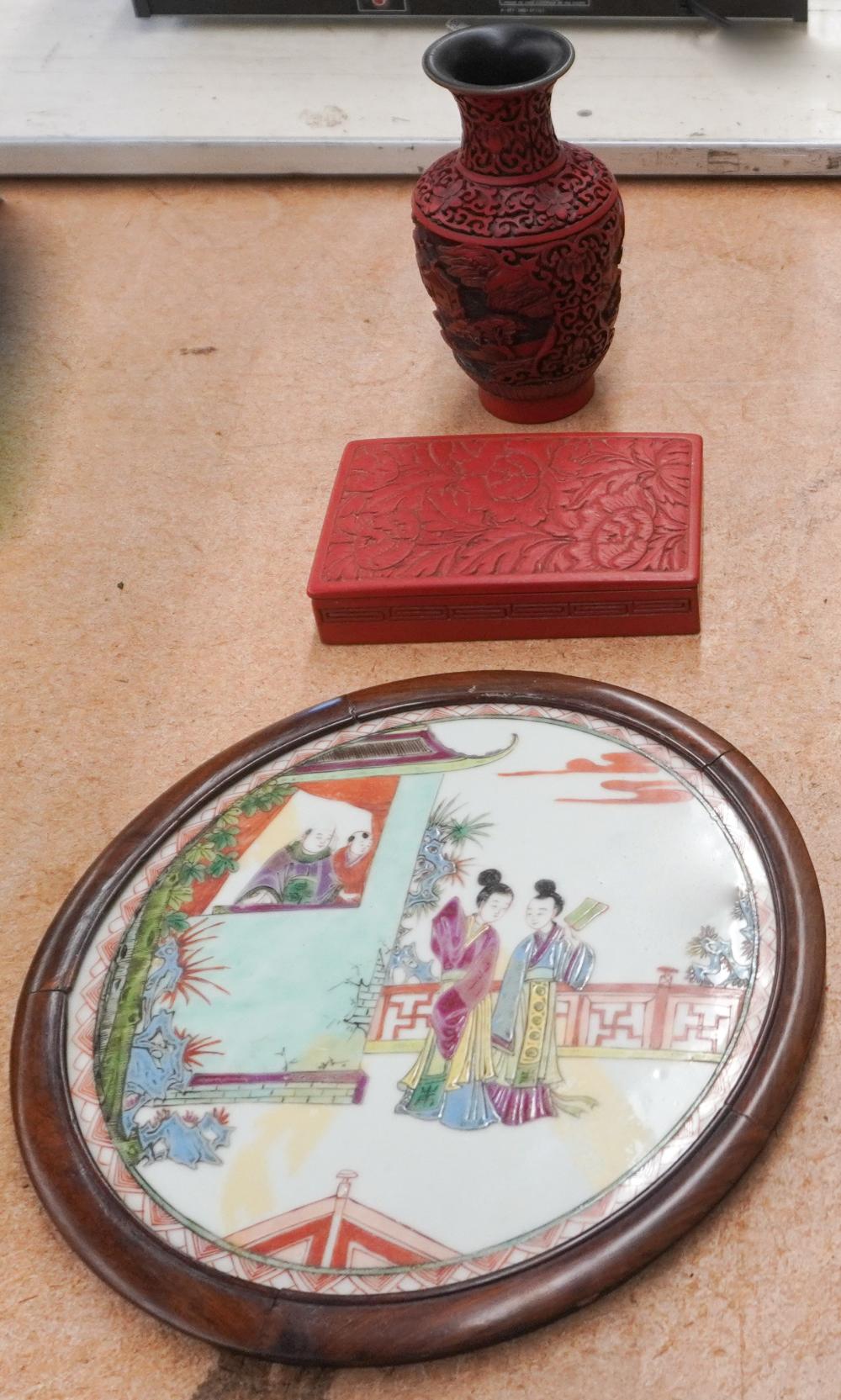CHINESE CINNABAR VASE AND BOX AND 2e62fe