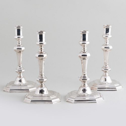 SET OF FOUR ENGLISH SILVER CANDLESTICKSMark 2e3bf3