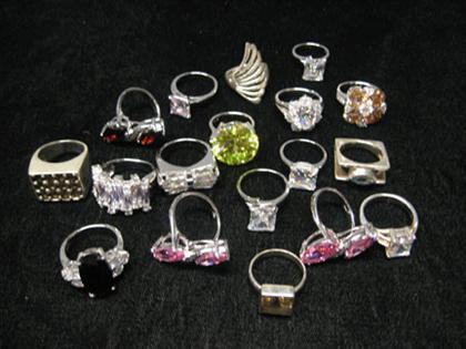 Assorted group of gem set rings 49fa1