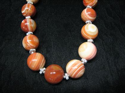 Agate bead necklace    Large agate
