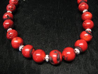 Coral bead necklace    Large round coral