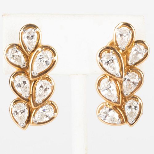 PAIR OF 18K GOLD AND DIAMOND EARRINGSMarked 2e3dcf