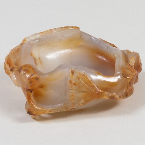 CHINESE CARVED AGATE PEACH FORM 2e3e60