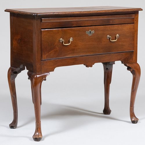 QUEEN ANNE STYLE MAHOGANY LOWBOY  2e41ed