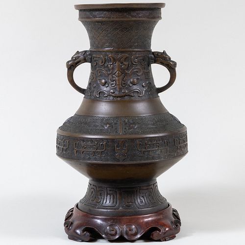 CHINESE ARCHAISTIC BRONZE VASECast 2e4275