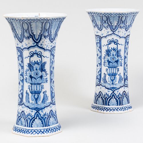PAIR OF BLUE AND WHITE DELFT RIBBED 2e4406